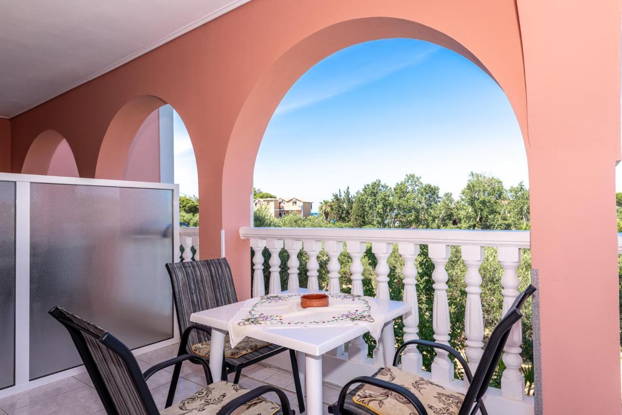 Arazzo Apartments Ανω Βασιλικος Εξωτερικό φωτογραφία