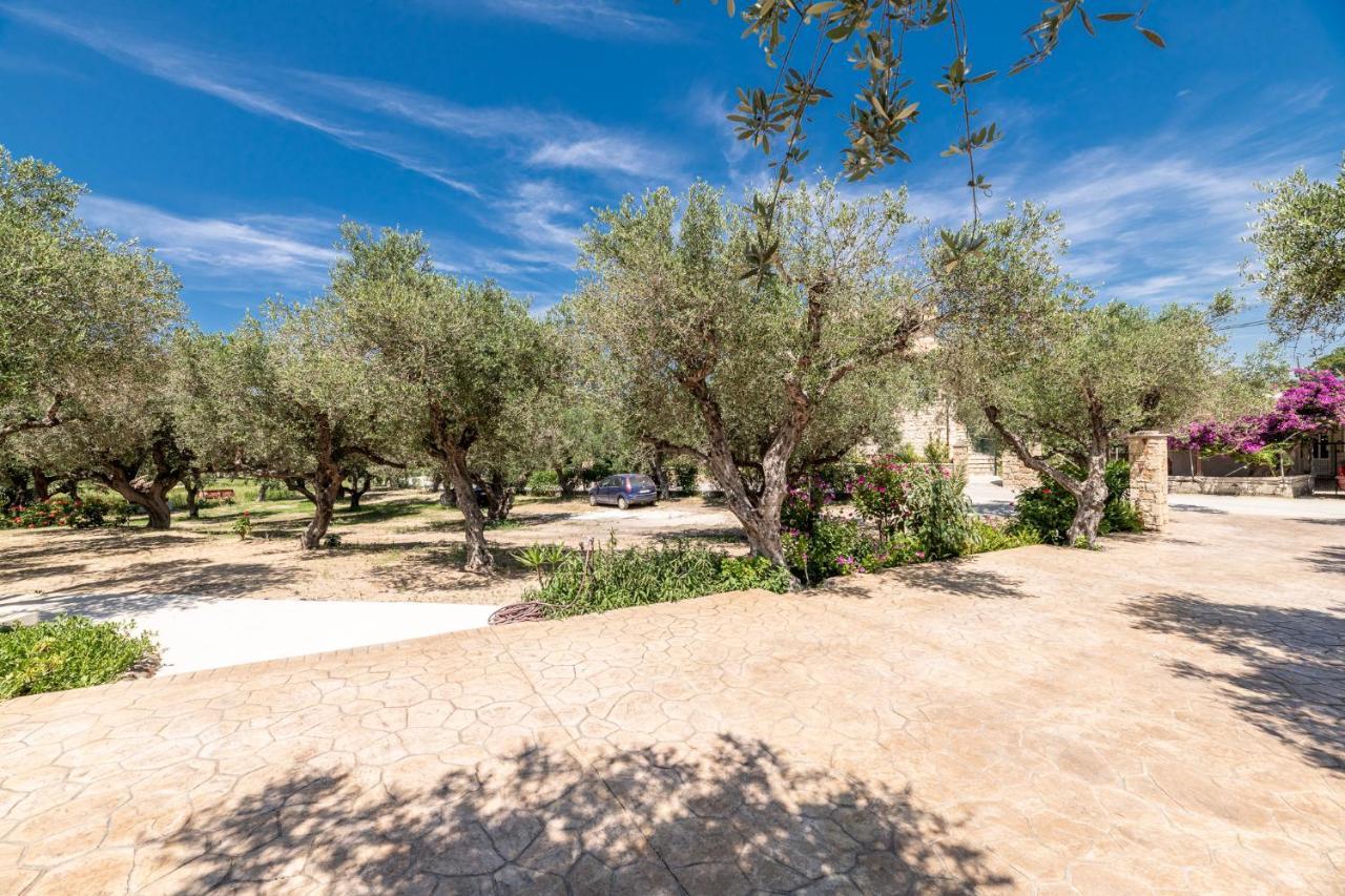 Arazzo Apartments Ανω Βασιλικος Εξωτερικό φωτογραφία